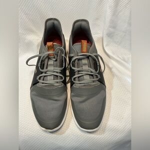 PUMA Men's Gray and Black Sneakers